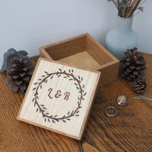 Load image into Gallery viewer, Spring/Summer Wedding Wreath Trinket Box