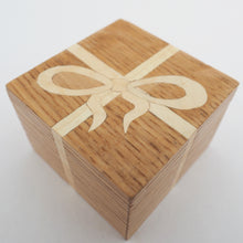 Load image into Gallery viewer, cream ribbon marquetry ring box
